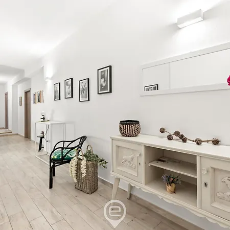 Estay - La Chiara - Elegant Guest house 3*